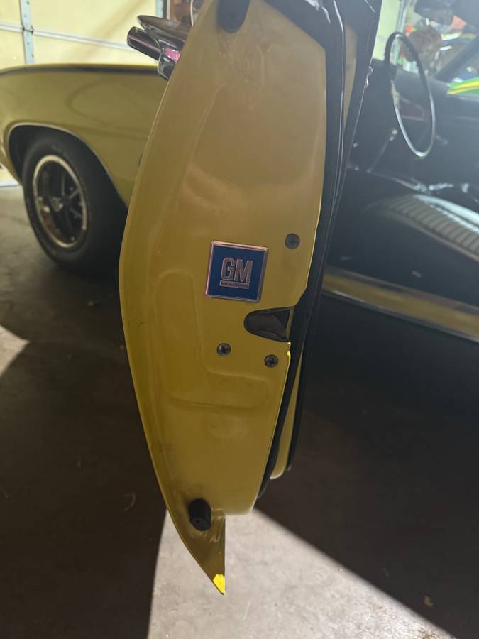 Chevrolet-Camaro-on-1969-yellow-2