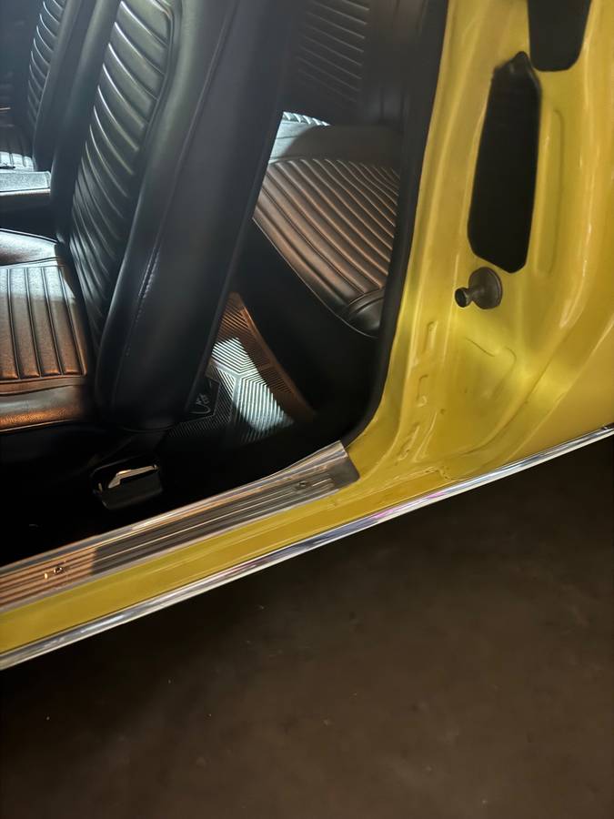 Chevrolet-Camaro-on-1969-yellow-3