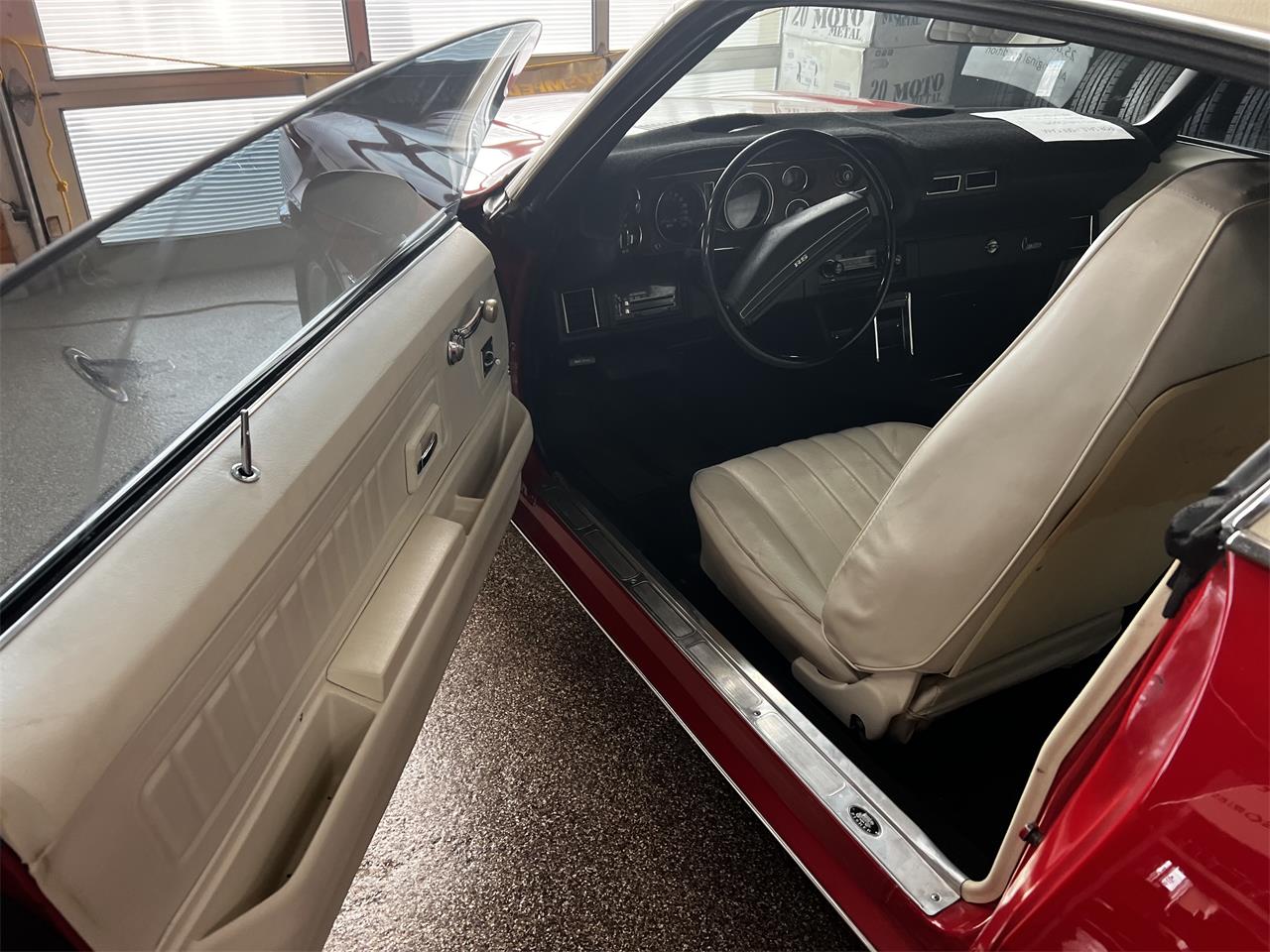 Chevrolet-Camaro-rs-1972-Red-white-vinyl-ro-White-10