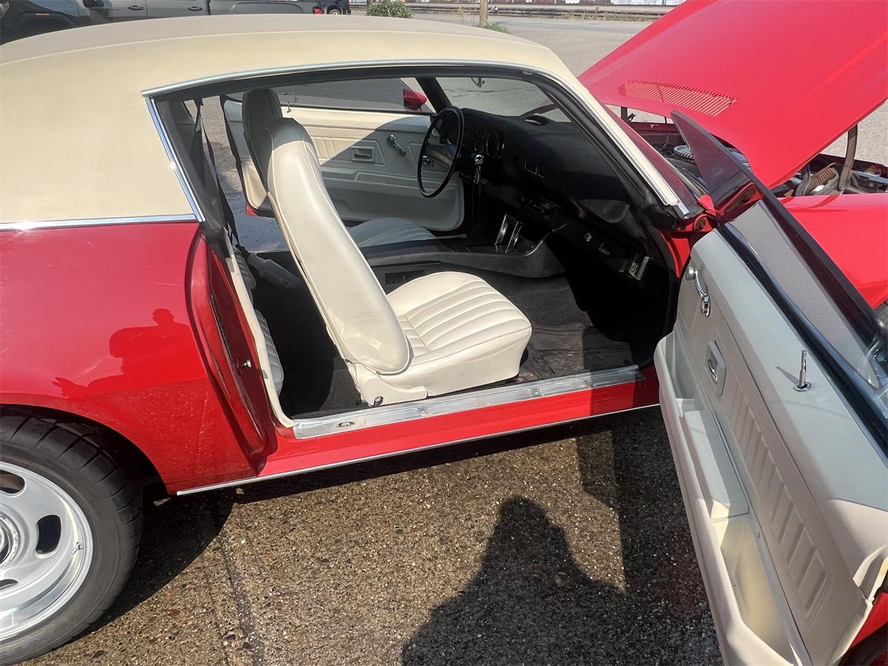 Chevrolet-Camaro-rs-1972-Red-white-vinyl-ro-White-15