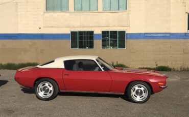 Chevrolet-Camaro-rs-1972-Red-white-vinyl-ro-White-2