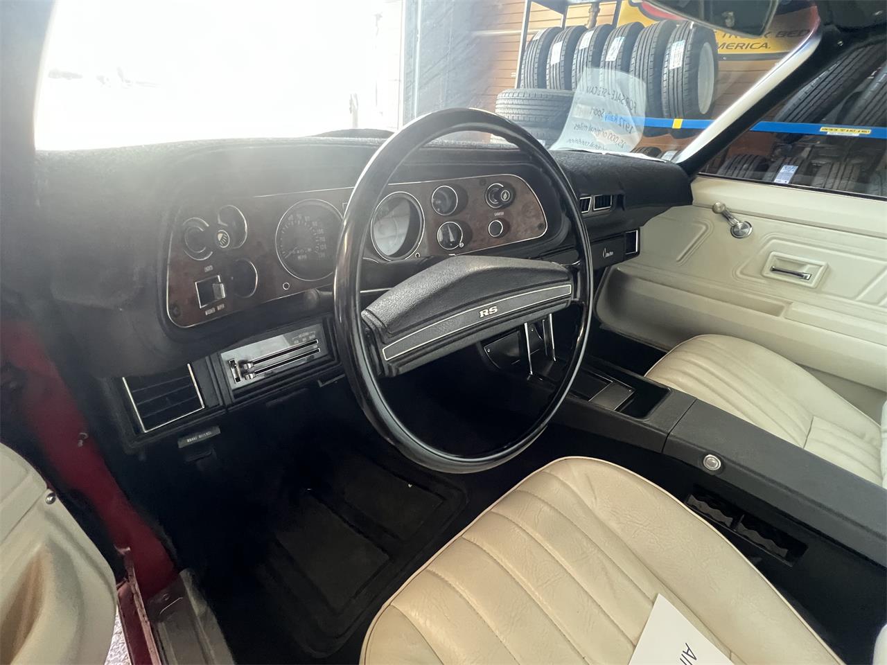 Chevrolet-Camaro-rs-1972-Red-white-vinyl-ro-White-22