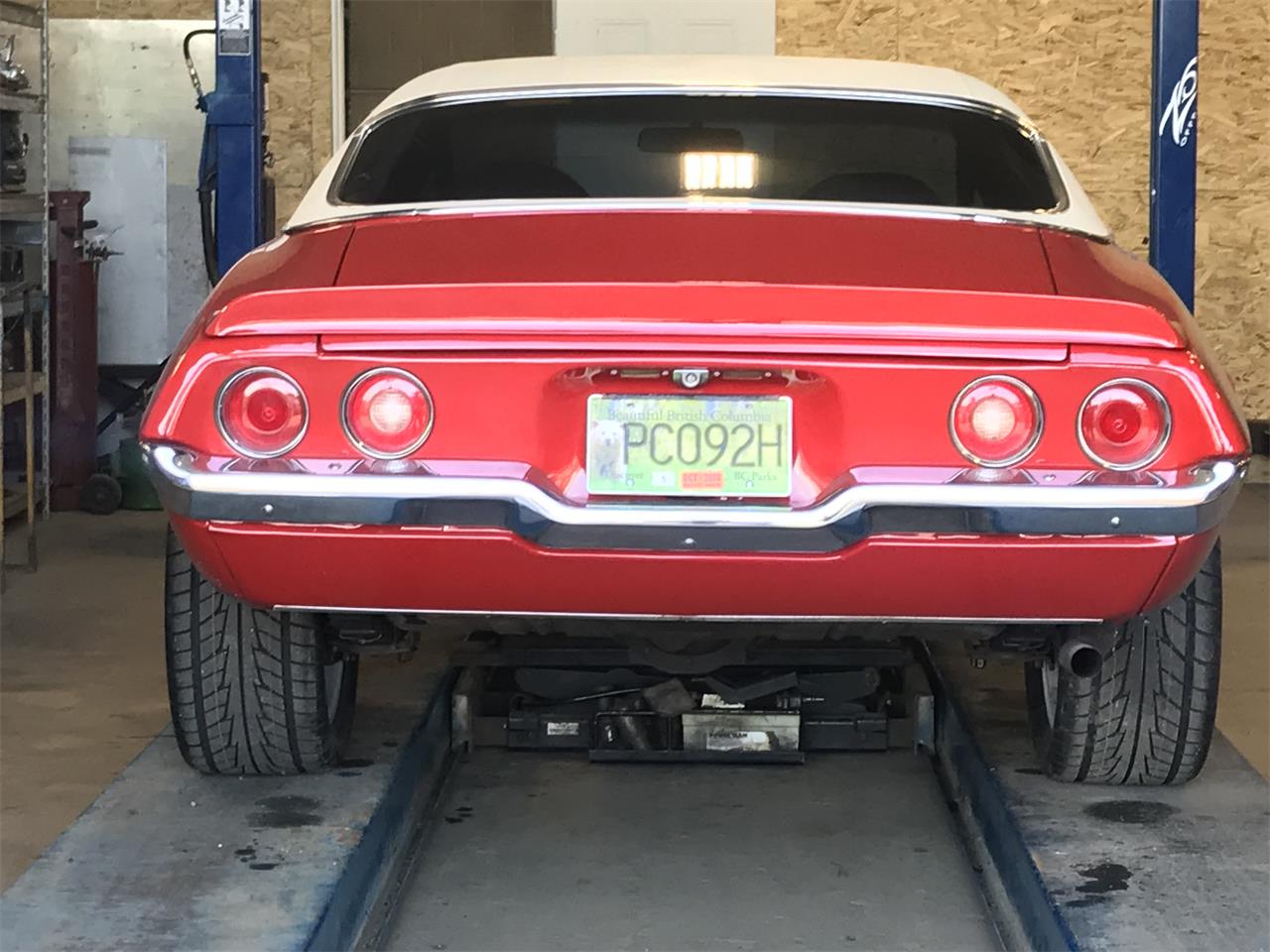 Chevrolet-Camaro-rs-1972-Red-white-vinyl-ro-White-3