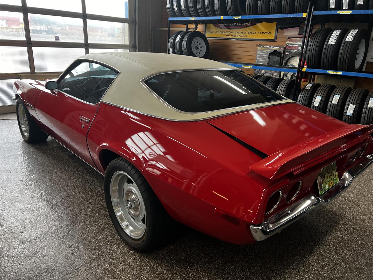 Chevrolet-Camaro-rs-1972-Red-white-vinyl-ro-White-5