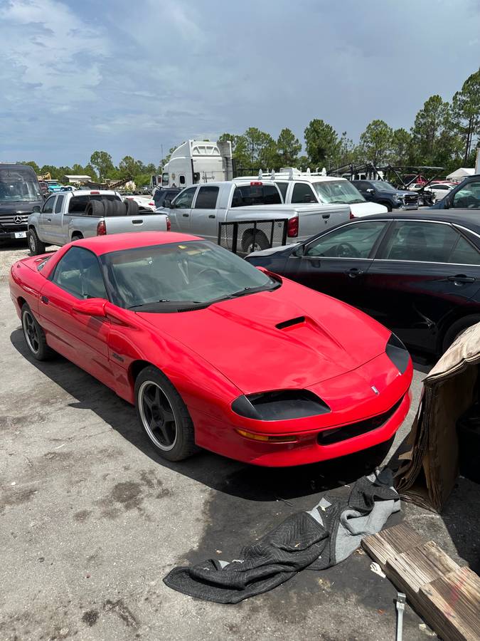 Chevrolet-Camaro-sport-coupe-amp-convertible-1995-red-4