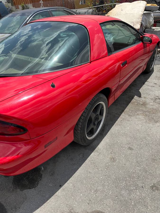 Chevrolet-Camaro-sport-coupe-amp-convertible-1995-red-9