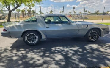 Chevrolet-Camaro-z28-1981-Silver-metallic-Gray-and-black-23