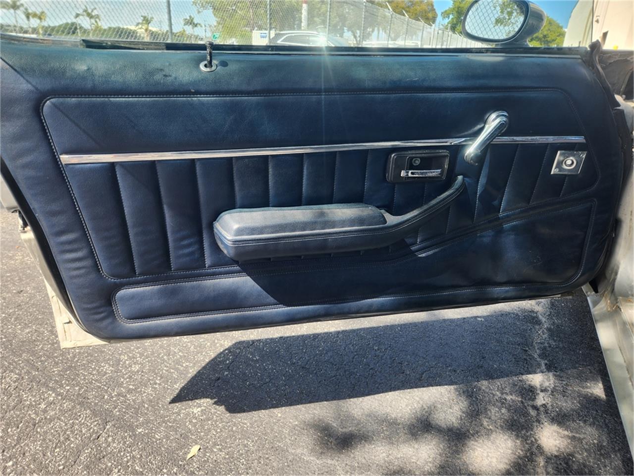 Chevrolet-Camaro-z28-1981-Silver-metallic-Gray-and-black-33