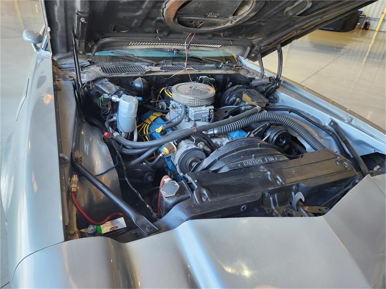 Chevrolet-Camaro-z28-1981-Silver-metallic-Gray-and-black-54