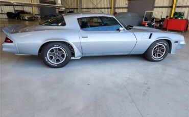 Chevrolet-Camaro-z28-1981-Silver-metallic-Gray-and-black-65