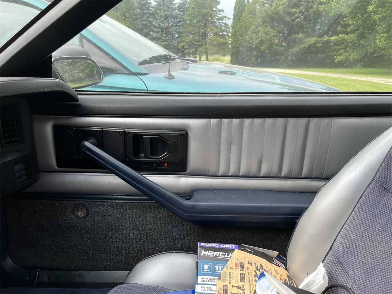 Chevrolet-Camaro-z28-1982-Silver-Bluegray-28