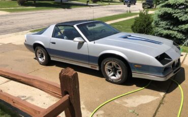 Chevrolet-Camaro-z28-1982-Silver-Bluegray