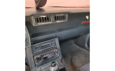 Chevrolet-Camaro-z28-1984-Black-Black-15