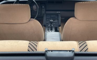 Chevrolet-Camaro-z28-1984-Black-w-Gold-trim-Tan-11
