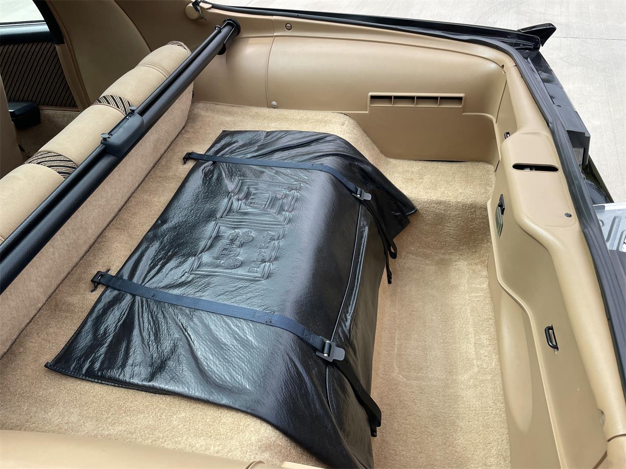Chevrolet-Camaro-z28-1984-Black-w-Gold-trim-Tan-16