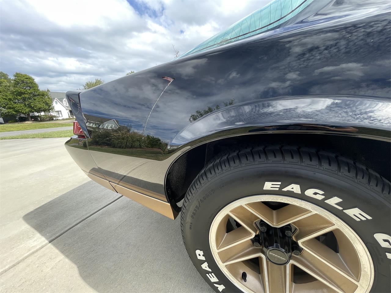 Chevrolet-Camaro-z28-1984-Black-w-Gold-trim-Tan-6