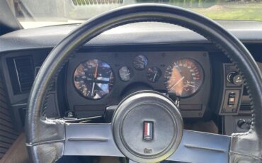 Chevrolet-Camaro-z28-1984-Black-w-Gold-trim-Tan-8