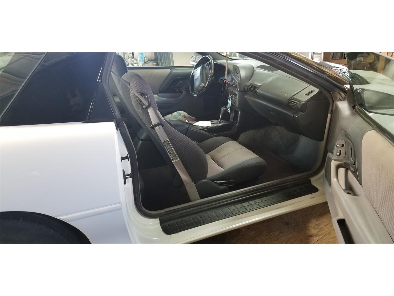 Chevrolet-Camaro-z28-1994-White-amp-black-Light-and-dark-gray-14