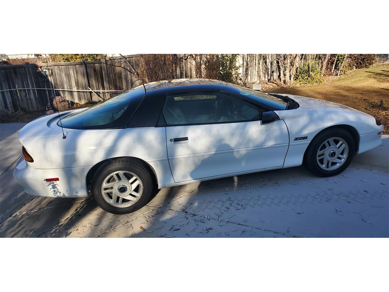 Chevrolet-Camaro-z28-1994-White-amp-black-Light-and-dark-gray-8