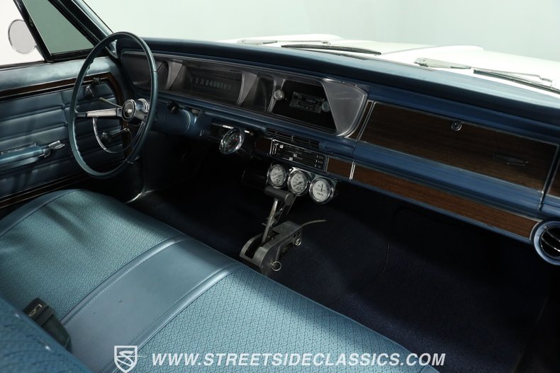 Chevrolet-Caprice-1966-Ermine-white-Blue-42