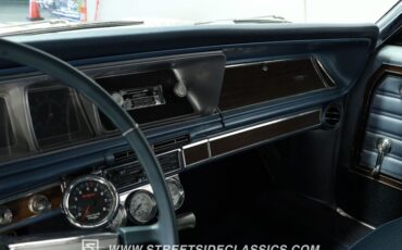 Chevrolet-Caprice-1966-Ermine-white-Blue-47