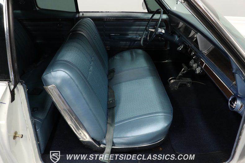 Chevrolet-Caprice-1966-Ermine-white-Blue-9