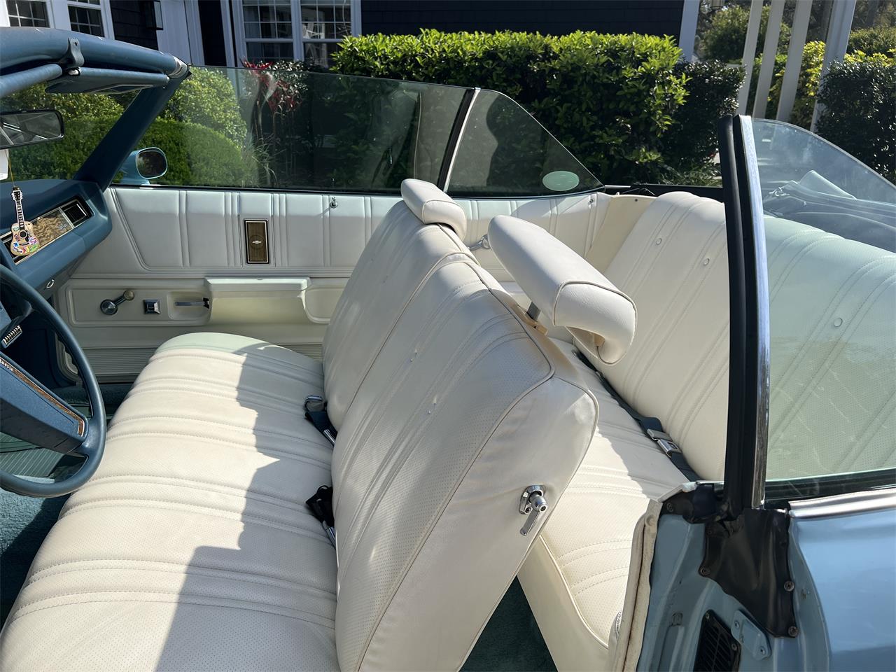 Chevrolet-Caprice-1975-Baby-bue-White-10
