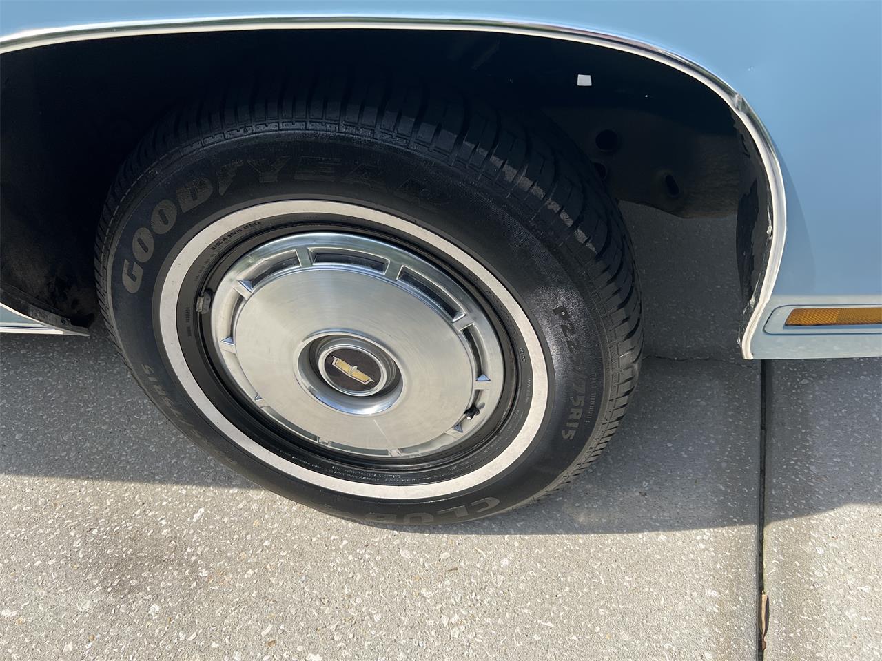 Chevrolet-Caprice-1975-Baby-bue-White-12