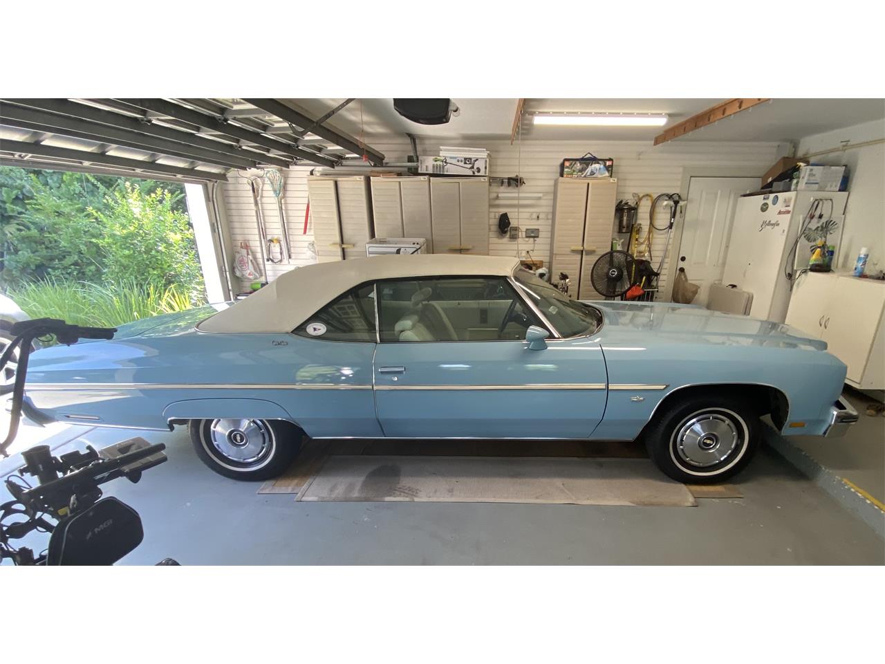 Chevrolet-Caprice-1975-Baby-bue-White-13