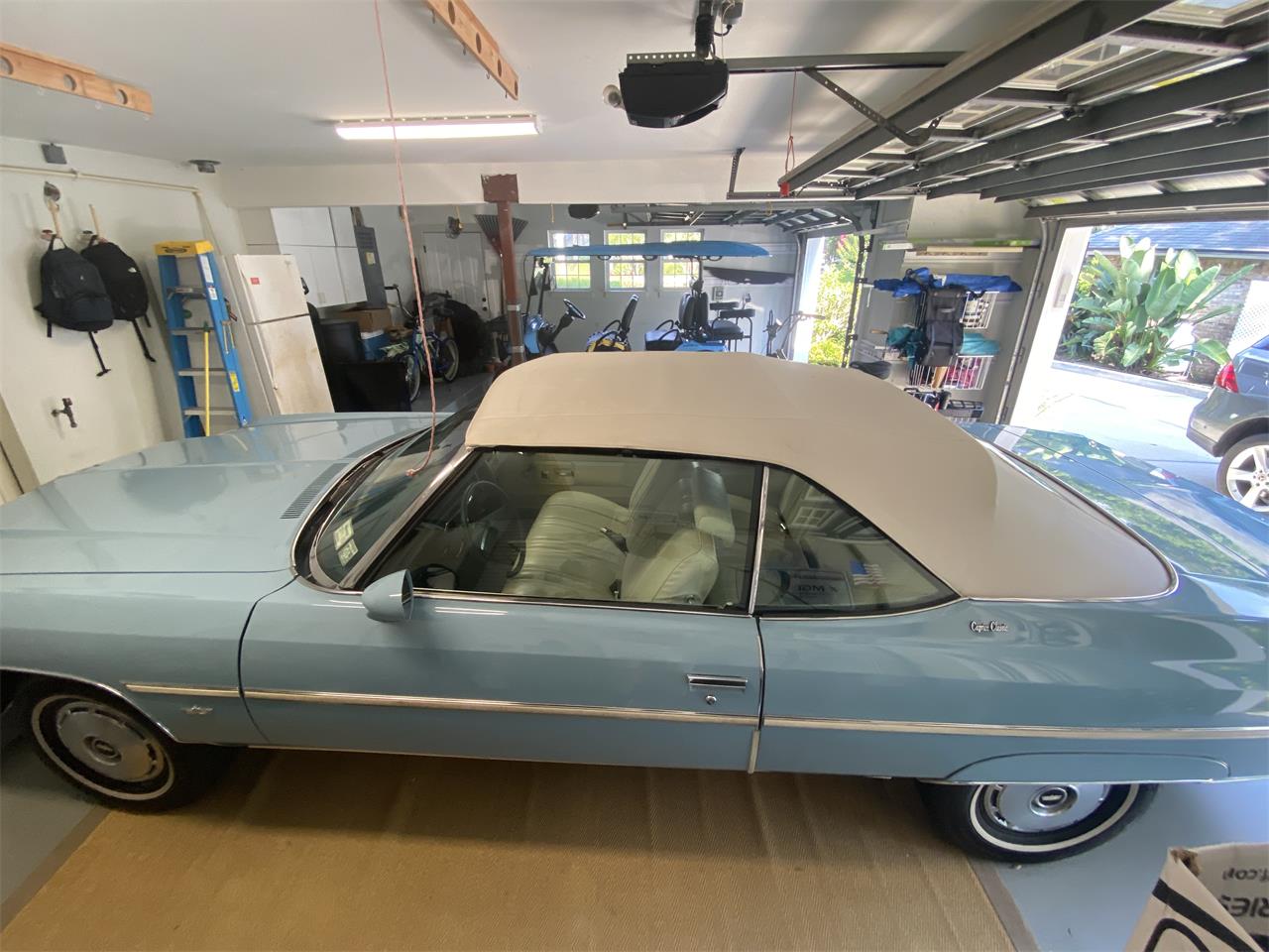 Chevrolet-Caprice-1975-Baby-bue-White-14