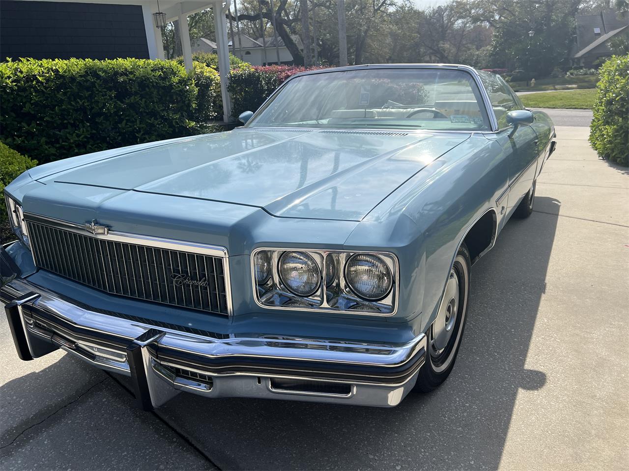 Chevrolet-Caprice-1975-Baby-bue-White-2