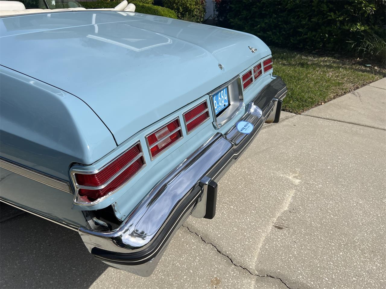 Chevrolet-Caprice-1975-Baby-bue-White-3
