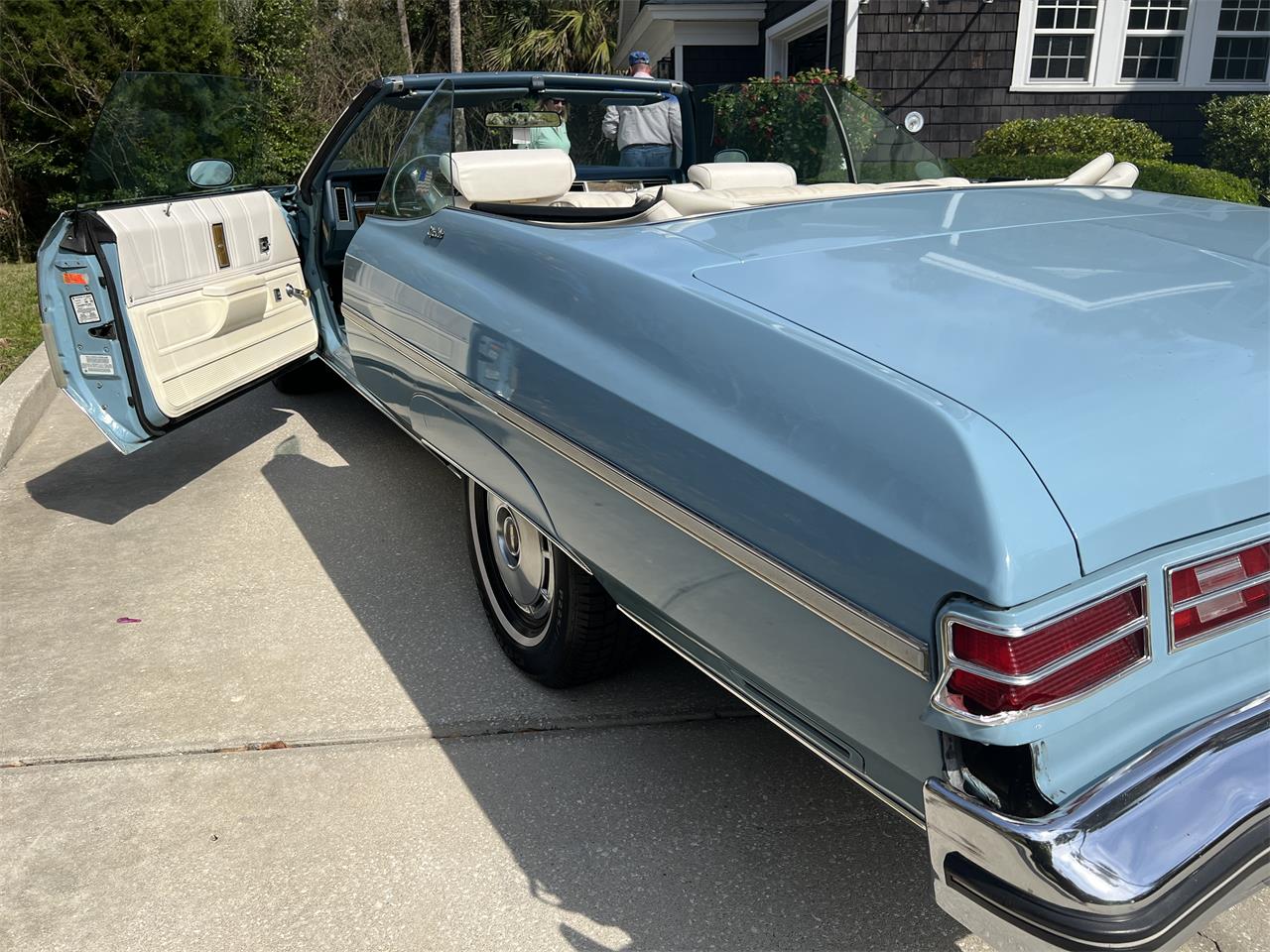 Chevrolet-Caprice-1975-Baby-bue-White-5