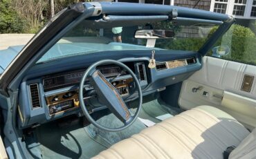 Chevrolet-Caprice-1975-Baby-bue-White-9