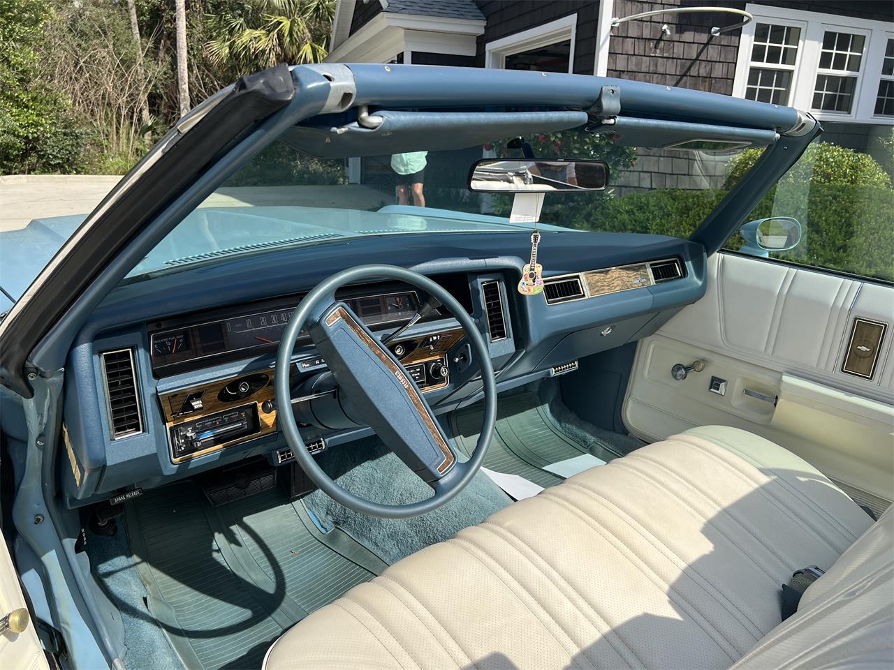 Chevrolet-Caprice-1975-Baby-bue-White-9