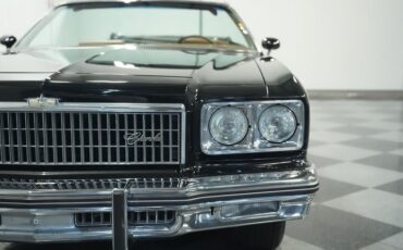 Chevrolet-Caprice-1975-Black-Dark-Saddle-21