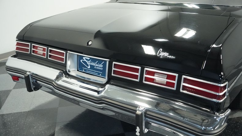 Chevrolet-Caprice-1975-Black-Dark-Saddle-26