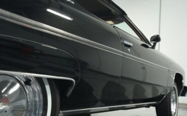 Chevrolet-Caprice-1975-Black-Dark-Saddle-28