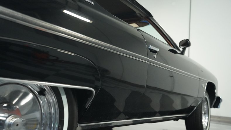 Chevrolet-Caprice-1975-Black-Dark-Saddle-28