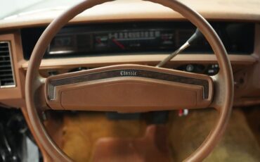 Chevrolet-Caprice-1975-Black-Dark-Saddle-36