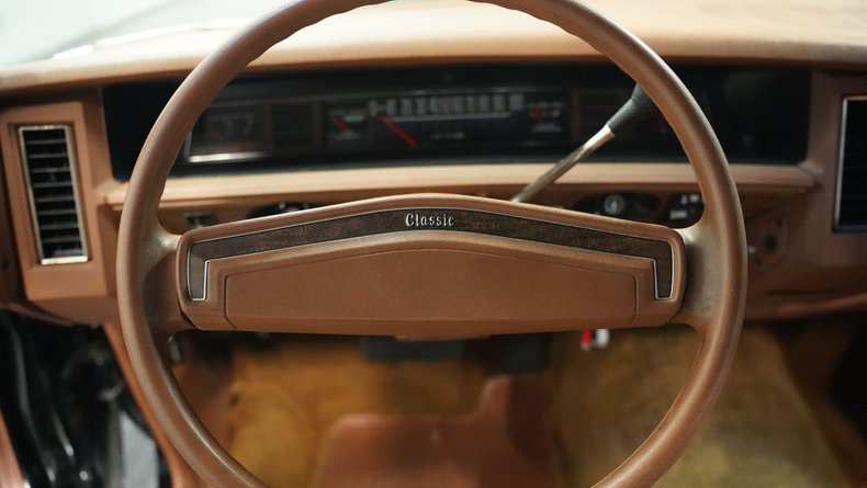Chevrolet-Caprice-1975-Black-Dark-Saddle-36