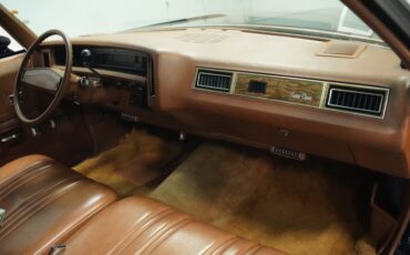 Chevrolet-Caprice-1975-Black-Dark-Saddle-39