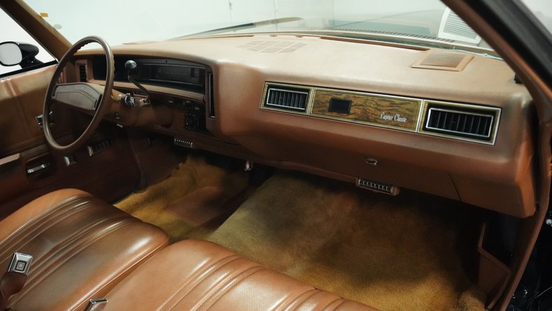 Chevrolet-Caprice-1975-Black-Dark-Saddle-39