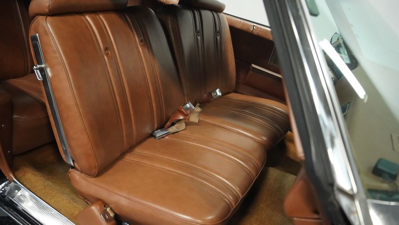Chevrolet-Caprice-1975-Black-Dark-Saddle-40