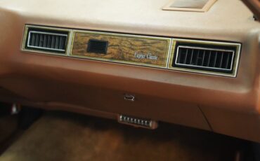 Chevrolet-Caprice-1975-Black-Dark-Saddle-44