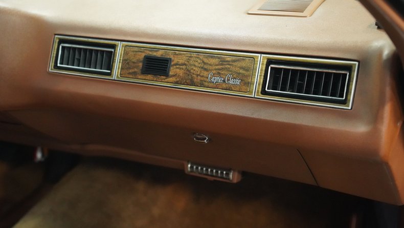 Chevrolet-Caprice-1975-Black-Dark-Saddle-44