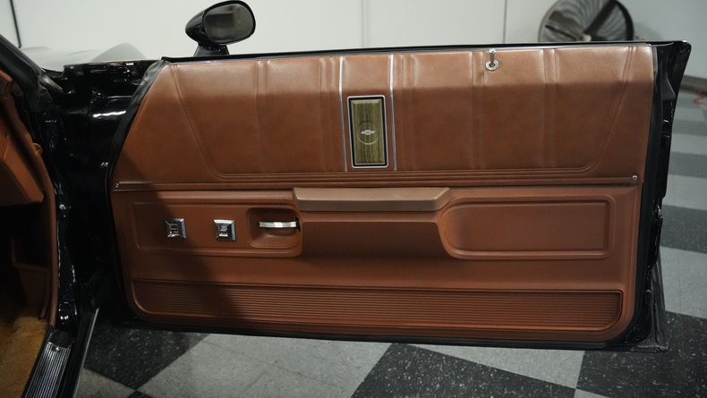Chevrolet-Caprice-1975-Black-Dark-Saddle-45