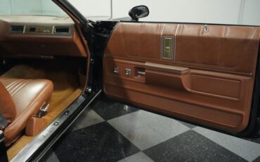 Chevrolet-Caprice-1975-Black-Dark-Saddle-46