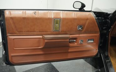 Chevrolet-Caprice-1975-Black-Dark-Saddle-49
