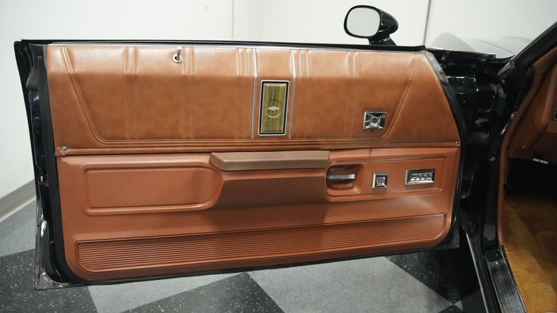 Chevrolet-Caprice-1975-Black-Dark-Saddle-49